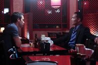 Hawaii Five-0 – Gemeinsam wollen Steve (Alex O'Loughlin, l.) und Kaye gegen Wo Fat (Mark Dacascos, r.) ermitteln, doch er hat die beiden ebenfalls im Visier und taucht unerwartet bei ihnen auf ...