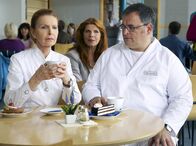In aller Freundschaft – Vera Bader (Claudia Wenzel), die jede Gelegenheit nutzt, der Sachsenklinik zu schaden.