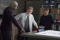 Navy CIS: L.A. – Eine Waffe gegen den Terrorismus wird entwendet. Das Team um Callen (Chris O'Donnell, r.), Sam (LL Cool J, l.) und Eric (Barrett Foa, M.) muss den Verdächtigen und das Diebesgut so schnell wie möglich aufspüren, um einen Anschlag auf Los Angeles zu verhindern ...