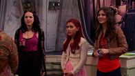 Victorious – L-R: Jade West (Elizabeth Gillies), Cat Valentine (Ariana Grande), Tori Vega (Victoria Justice)