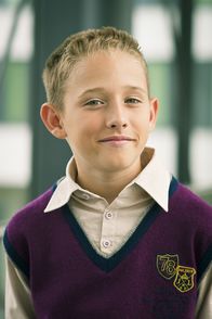 Schloss Einstein – Yannik Rau spielt Dominik.