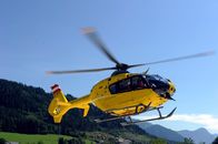 Die Bergretter – Staffel 3: Die Bergretter brechen zum nächsten Einsatz auf.