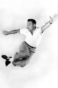 Gene Kelly - Der mit dem Regen tanzt – Gene Kelly ist eine Legende aus der Glanzzeit des Hollywood-Musicals: Als Sänger, Tänzer, Schauspieler, Choreograph und Regisseur war er ein wahrer Allround-Künstler.