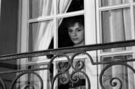 Der Panther wird gehetzt – Schauspielerin Liliane (Sandra Milo) schließt sich Abel Davos und seinem Handlanger Eric Stark auf ihrer Fahrt nach Paris an.