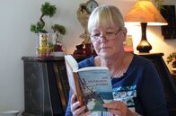 Zur See - Als der Osten das "Traumschiff" erfand – Gundula Zoldan, damals Stewardess auf der FICHTE, musste die Ärztin auf der Jakobsleiter doubeln.