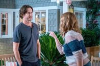 Splitting Up Together – Oliver Hudson (Martin), Jenna Fischer (Lena).