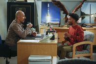 Superior Donuts – Ist es wirklich eine gute Idee von Franco (Jermaine Fowler, r.), bei Fawz (Maz Jobrani, l.) als Assistent anzufangen?