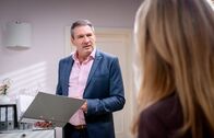 Sturm der Liebe – ARD STURM DER LIEBE FOLGE 4655 Uhr im ERSTEN. Christoph (Dieter Bach l.) ist vor Katja (Isabell Stern r.) besorgt, weil Sophia, entgegen seiner Annahme, nicht zu Maxi und Henry ist.