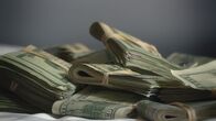 Drogen im Visier – BOSTON, MASS.- wads of cash.