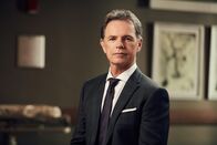 Atlanta Medical – (1. Staffel) - Dr. Bell (Bruce Greenwood) ist angesehener Chefarzt im Chastain Park Memorial Hospital. Doch er hat ein großes Geheimnis ...