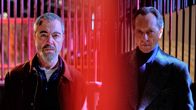 Suspect – Im Laufe seiner privaten Ermittlungen zum Tod seiner Tochter trifft Danny (James Nesbitt, l.) auf einer Rennbahn auf den Unternehmer Harry Carr (Richard E. Grant, r.).