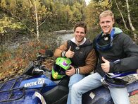 Verrückt nach Meer – Kadett Alexander Nepraunig (links) und Schreinereipraktikant Philipp Kaltmeyer unternehmen in Baie-Comeau eine Quad-Tour.
