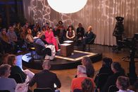Sternstunde Religion – Sternstunde Religion Streitfrage Prostitution – (K)ein Thema für die Religionen? Nathalie Eleyth, evangelische Sexualethikerin, Theologin und Religionswissenschaftlerin, Lilian Studer, Präsidentin Evangelische Volkspartei der Schweiz (EVP), Moderatorin Olivia Röllin, Schwester Ariane, Gassenarbeiterin, katholische Theologin und Gründerin Verein «Incontro», Jay, Sex-Workerin, Mitglied Sexworkers Collective, und Martin Bachmann, Sexualtherapeut, ehemaliger Berater «Mannebüro» Zürich Copyright: SRF
