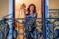 SOKO Linz – Kirsten Gruber (Andrea Eckert) trauert um ihre Tochter. Der ehemalige Star konnte nach der Geburt ihrer Töchter als Schauspielerin nie wieder richtig Fuß fassen.