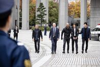 S.W.A.T. – (v.li.): Jay Harrington (David Kay), Patrick St. Esprit (Robert Hicks), Shemar Moore (Daniel ‚Hondo‘ Harrelson), David Sakurai (Kenji), David Lim (Victor Tan).