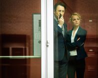 Instinct – Ihr neuer Mordfall führt Dylan (Alan Cumming, l.) und Lizzie (Bojana Novakovic, r.) zu einer Reihe möglicher Verdächtiger ...