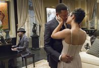 Empire – Nach dem Auftritt von Hakeem und Tiana überrascht Lucious (Terrence Howard, l.) seine Freundin Anika (Grace Gealey, r.) mit einem romantischen Heiratsantrag ...