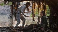 Beast - Jäger ohne Gnade – Meredith Samuels (Iyana Halley, l.); Martin Battles (Sharlto Copley, r.)