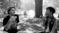 Streetphilosophy – Der Kategorische Imperativ im Tretpower Park: Elena Loevskaya erklärt Jonas wie die Welt aussähe, wenn alle Kantianer wären.