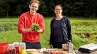 CheXpedition – Julian will mit Ernährungsexpertin Corinna einen pflanzlichen Burger zubereiten.