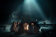 Wild Republic – Wildnis schweißt zusammen: Die Gruppe beschließt, in der Höhle zu bleiben.