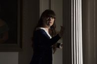American Horror Story – Nan (Jamie Brewer) entdeckt Fionas kleines Geheimnis ...