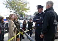 Navy CIS – Während Gibbs (Mark Harmon, r.) auf seine zwei Ex-Frauen Rebecca Chase (Jeri Ryan, r.) und Diane Sterling (Melinda McGraw, l.) trifft, sucht das Team nach Antworten auf ein blutiges Massaker ...