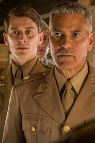 Catch-22 – Peele (Ian Toner, l.); Scheisskopf (George Clooney, r.)