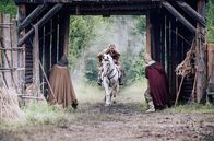 Burgen – Ein Ritter (Roman Spacil) sucht in seiner Burg Zuflucht.