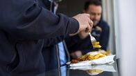 ZDF.reportage – Eine Gabel, mehr braucht man nicht für dieses perfekte Mittagessen.