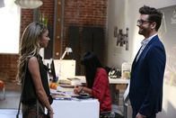 Modern Family – Haley (Sarah Hyland, l.), Nikki (Jenn Liu), Gavin Sinclair (Michael Urie)