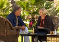 Das Traumhotel – Dorothea (Ruth Maria Kubitschek) und Markus (Christian Kohlund) beraten, wie sie das Hotel und ihre Firma retten können.
