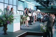 Die Hotelfachschule – DOK-Serie: Die Hotelfachschule Folge 5 Annina von Falkenstein an der Abschlussfeier – Bestnoten nach vier Jahren hartem Studium 2019 Copyright: SRF/RTS