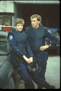 RoboCop – Lewis (Nancy Allen, l.); Murphy/Robocop (Peter Weller)