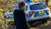 Der Usedom-Krimi – Was macht der Streifenwagen vor ihrem Haus? Karin Lossow (Katrin Sass) ahnt Ungemach.