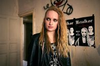 Die Heiland - Wir sind Anwalt – "Rebellenkind" Natti Hendricks (Luzia Oppermann) scheint niemandem zu vertrauen. Hat sie aus Rache einen Giftanschlag auf den Pfarrer verübt?