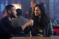 Chicago Fire – Chicago Fire Staffel 7, Folge 9 Freundschaftliches Treffen: Tye White als Tyler, Miranda Rae Mayo als Stella Kidd. Copyright: SRF/NBC Universal