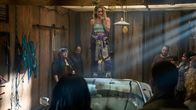 Twisted Metal – Miranda Watts (Jamie Neumann) ergreift das Wort – ihre Ansprache ist laut, unkonventionell und überraschend persönlich.