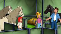 Bibi und Tina – Der Pfleger ist sehr zufrieden mit Bibis (M.) und Tinas (l.) Arbeit als Pferdepfleger.