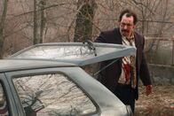 Freies Land – Bach (Felix Kramer) ist zu allem entschlossen, um den Serienkiller zu stellen.