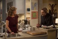 Last Man Standing – Anstatt Chad (Steve Talley, r.) Vanessa (Nancy Travis, l.) etwas über sein Outdoor-Leben erzählt und so ihre Abenteuerlust weckt, besinnt er sich darauf, dass das Familienleben auch seine guten Seiten hat ...