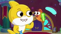 Baby Sharks große Show – L-R: Baby Shark, William