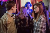 Young Sheldon – Sheldon Cooper (Ian Armitage, vorne l.); Missy Cooper (Raegan Revord, vorne r.)