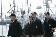 Navy CIS – Haben einen neuen verzwicken Fall zu lösen: Gibbs (Mark Harmon, l.), Ziva (Cote de Pablo, 2.v.l.), Tony (Michael Weatherly, 2.v.r.) und McGee (Sean Murray, r.) ...