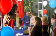 Gilmore Girls – (v.li.) Keiko Agena (Lane Kim), Alexis Bledel (Lorelai 'Rory' Leigh Gilmore).