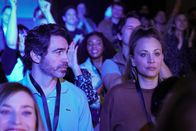 Based on a True Story - Sprich oder stirb! – Nathan Bartlett (Chris Messina, l.); Ava Bartlett (Kaley Cuoco, r.)