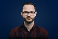 RESPEKT kompakt – Moderator Rainer Maria Jilg.