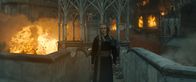 Der Herr der Ringe: Die Ringe der Macht – Während Eregion in Flammen aufgeht, setzt Sauron (Charlie Vickers) seine Intrigen gegen den Elbenschmied Celebrimbor fort.