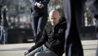 Der weiße Äthiopier – Bankräuber Frank Michalka (Jürgen Vogel) bricht zusammen und lässt sich von der Polizei verhaften.