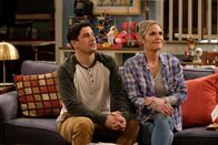 Outmatched - Allein unter Genies – Mike (Jason Biggs, l.); Kay (Maggie Lawson, r.)